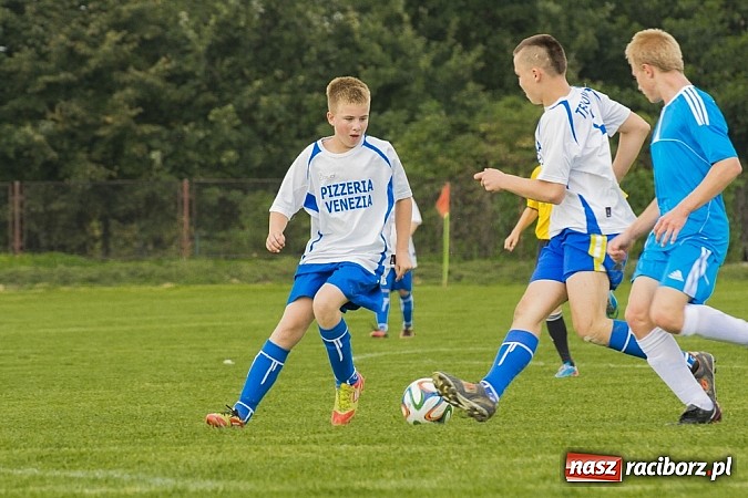 Zdjęcie w galerii na portalu naszraciborz.pl: Trampkarze Kuźni rozbili rówieśników z Zawady Książęcej. Sędzia spóźnił się na mecz wiadomości z regionu