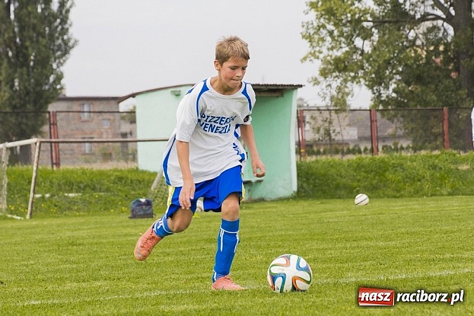 Zdjęcie w galerii na portalu naszraciborz.pl: Trampkarze Kuźni rozbili rówieśników z Zawady Książęcej. Sędzia spóźnił się na mecz wiadomości z regionu