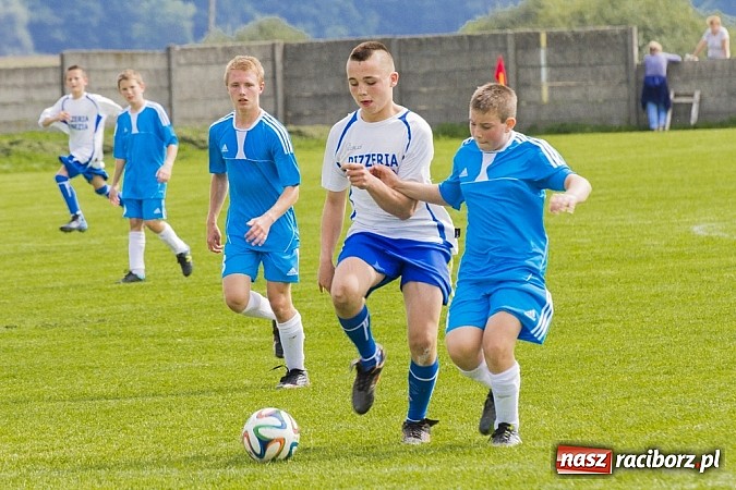 Zdjęcie w galerii na portalu naszraciborz.pl: Trampkarze Kuźni rozbili rówieśników z Zawady Książęcej. Sędzia spóźnił się na mecz wiadomości z regionu