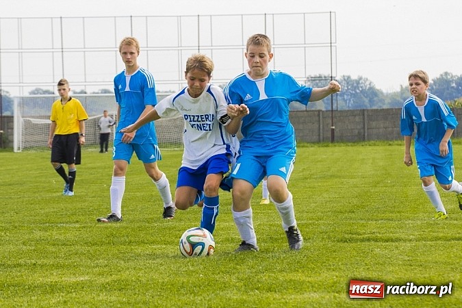 Zdjęcie w galerii na portalu naszraciborz.pl: Trampkarze Kuźni rozbili rówieśników z Zawady Książęcej. Sędzia spóźnił się na mecz wiadomości z regionu