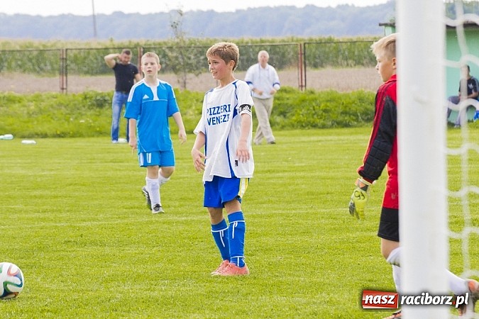 Zdjęcie w galerii na portalu naszraciborz.pl: Trampkarze Kuźni rozbili rówieśników z Zawady Książęcej. Sędzia spóźnił się na mecz wiadomości z regionu