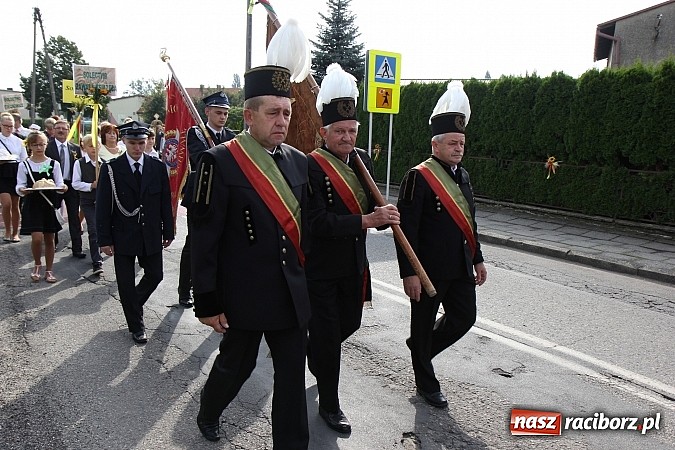 Zdjęcie w galerii na portalu naszraciborz.pl: Kolorowy korowód na dożynkach parafialnych w Zawadzie Książęcej wiadomości z regionu