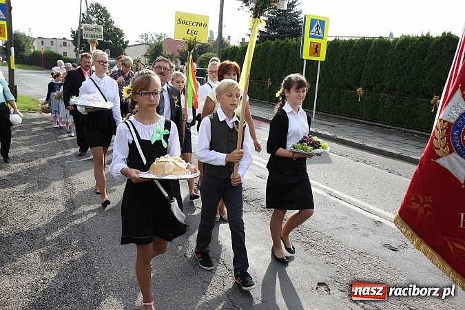 Zdjęcie w galerii na portalu naszraciborz.pl: Kolorowy korowód na dożynkach parafialnych w Zawadzie Książęcej wiadomości z regionu
