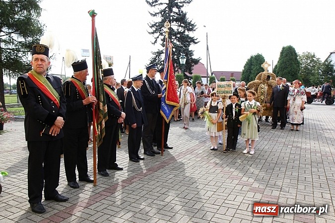 Zdjęcie w galerii na portalu naszraciborz.pl: Kolorowy korowód na dożynkach parafialnych w Zawadzie Książęcej wiadomości z regionu