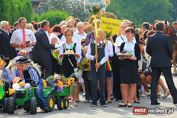 Zdjęcie w galerii na portalu naszraciborz.pl: Kolorowy korowód na dożynkach parafialnych w Zawadzie Książęcej wiadomości z regionu