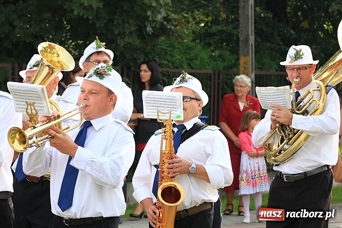 Zdjęcie w galerii na portalu naszraciborz.pl: Kolorowy korowód na dożynkach parafialnych w Zawadzie Książęcej wiadomości z regionu