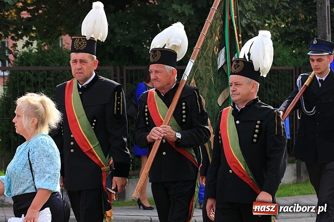 Zdjęcie w galerii na portalu naszraciborz.pl: Kolorowy korowód na dożynkach parafialnych w Zawadzie Książęcej wiadomości z regionu