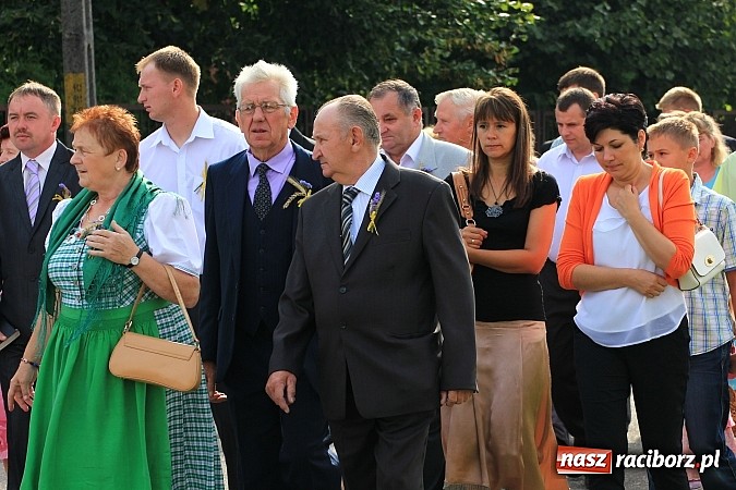 Zdjęcie w galerii na portalu naszraciborz.pl: Kolorowy korowód na dożynkach parafialnych w Zawadzie Książęcej wiadomości z regionu
