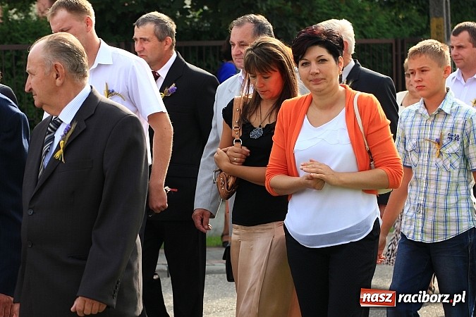 Zdjęcie w galerii na portalu naszraciborz.pl: Kolorowy korowód na dożynkach parafialnych w Zawadzie Książęcej wiadomości z regionu
