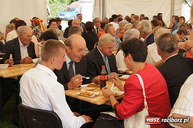 Zdjęcie w galerii na portalu naszraciborz.pl: Kolorowy korowód na dożynkach parafialnych w Zawadzie Książęcej wiadomości z regionu