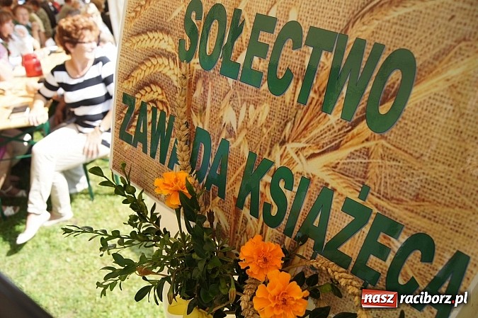 Zdjęcie w galerii na portalu naszraciborz.pl: Kolorowy korowód na dożynkach parafialnych w Zawadzie Książęcej wiadomości z regionu
