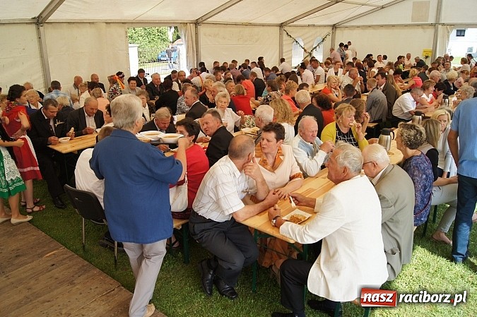 Zdjęcie w galerii na portalu naszraciborz.pl: Kolorowy korowód na dożynkach parafialnych w Zawadzie Książęcej wiadomości z regionu