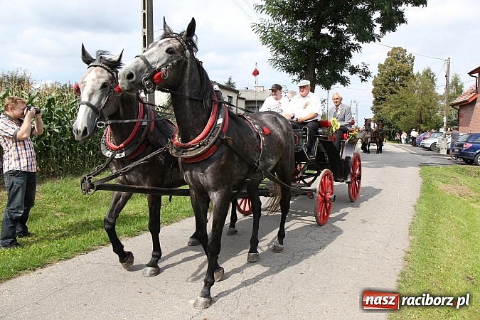 Zdjęcie w galerii na portalu naszraciborz.pl: Długi i barwny korowód dożynkowy w Łańcach wiadomości z regionu