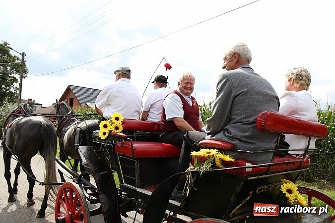 Zdjęcie w galerii na portalu naszraciborz.pl: Długi i barwny korowód dożynkowy w Łańcach wiadomości z regionu
