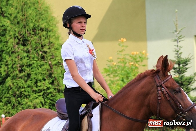 Zdjęcie w galerii na portalu naszraciborz.pl: Długi i barwny korowód dożynkowy w Łańcach wiadomości z regionu