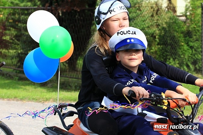 Zdjęcie w galerii na portalu naszraciborz.pl: Długi i barwny korowód dożynkowy w Łańcach wiadomości z regionu
