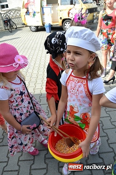 Zdjęcie w galerii na portalu naszraciborz.pl: Bajkowo i kolorowo na dożynkach w Owsiszczach wiadomości z regionu