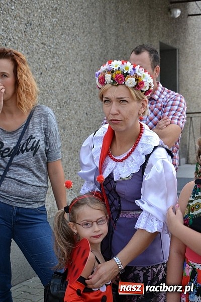 Zdjęcie w galerii na portalu naszraciborz.pl: Bajkowo i kolorowo na dożynkach w Owsiszczach wiadomości z regionu