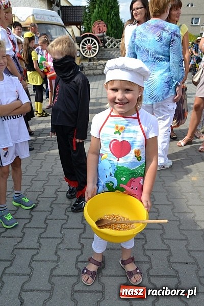 Zdjęcie w galerii na portalu naszraciborz.pl: Bajkowo i kolorowo na dożynkach w Owsiszczach wiadomości z regionu