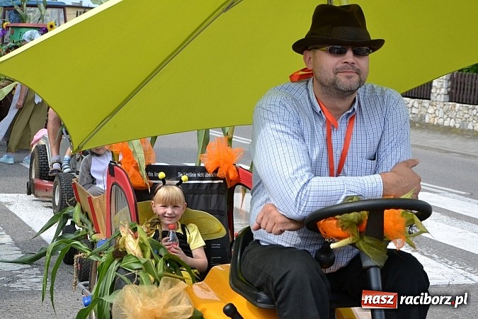 Zdjęcie w galerii na portalu naszraciborz.pl: Bajkowo i kolorowo na dożynkach w Owsiszczach wiadomości z regionu