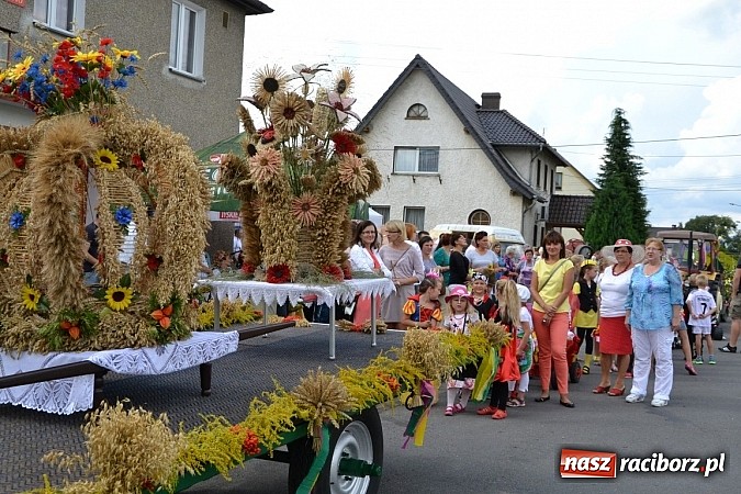 Zdjęcie w galerii na portalu naszraciborz.pl: Bajkowo i kolorowo na dożynkach w Owsiszczach wiadomości z regionu