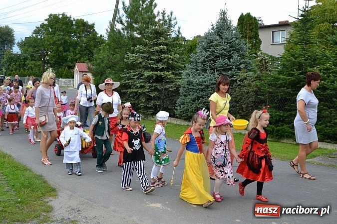 Zdjęcie w galerii na portalu naszraciborz.pl: Bajkowo i kolorowo na dożynkach w Owsiszczach wiadomości z regionu