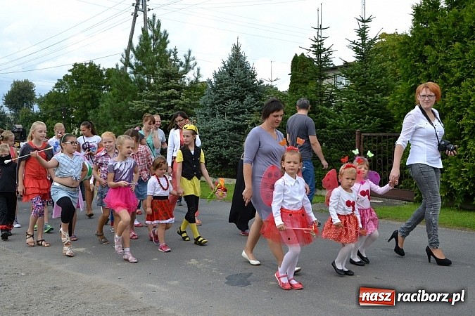 Zdjęcie w galerii na portalu naszraciborz.pl: Bajkowo i kolorowo na dożynkach w Owsiszczach wiadomości z regionu