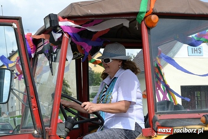 Zdjęcie w galerii na portalu naszraciborz.pl: Bajkowo i kolorowo na dożynkach w Owsiszczach wiadomości z regionu