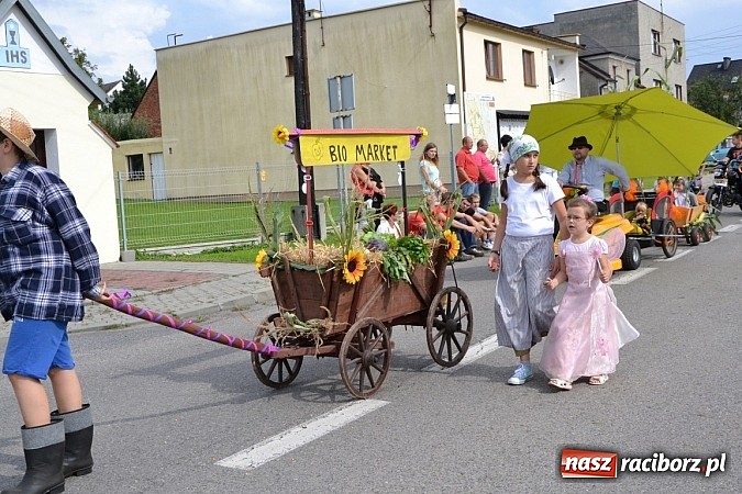 Zdjęcie w galerii na portalu naszraciborz.pl: Bajkowo i kolorowo na dożynkach w Owsiszczach wiadomości z regionu