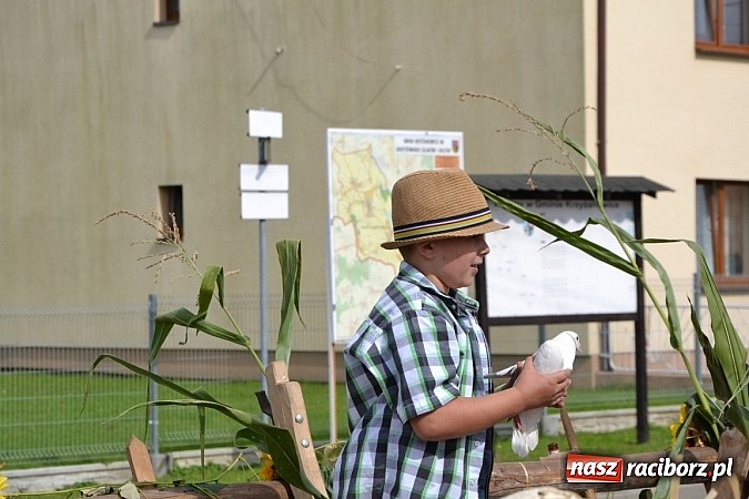 Zdjęcie w galerii na portalu naszraciborz.pl: Bajkowo i kolorowo na dożynkach w Owsiszczach wiadomości z regionu