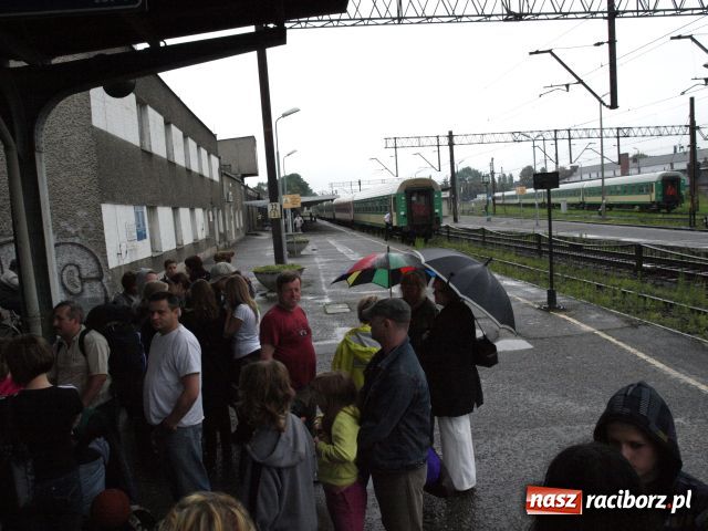 Zdjęcie w galerii na portalu naszraciborz.pl: Wyjechał pierwszy turnus do Pleśnej wiadomości z regionu