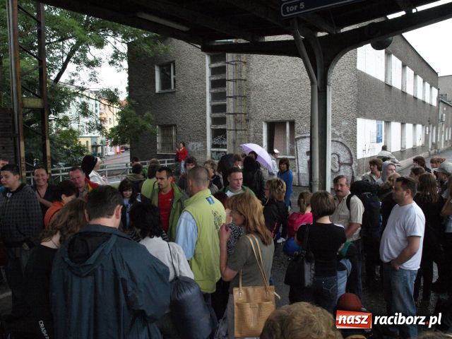 Zdjęcie w galerii na portalu naszraciborz.pl: Wyjechał pierwszy turnus do Pleśnej wiadomości z regionu