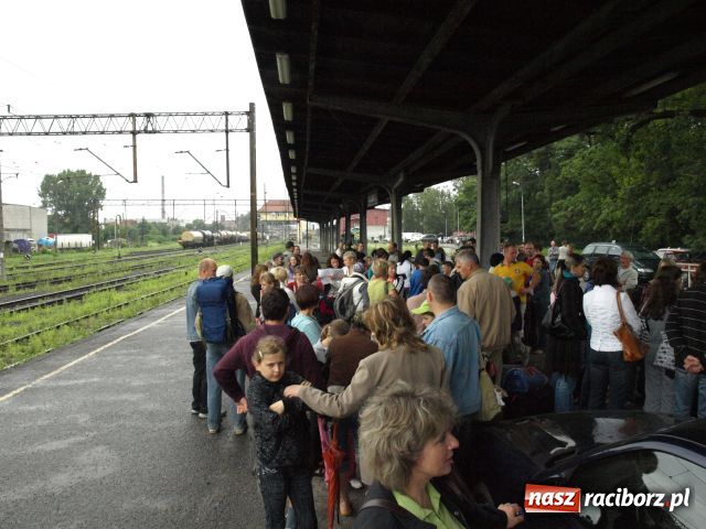 Zdjęcie w galerii na portalu naszraciborz.pl: Wyjechał pierwszy turnus do Pleśnej wiadomości z regionu
