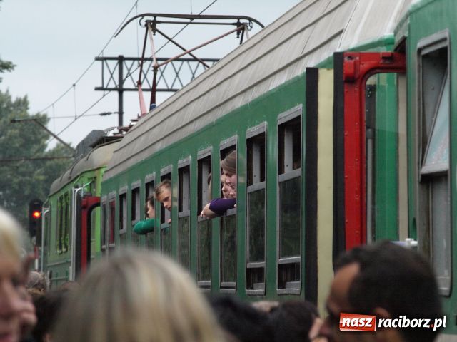 Zdjęcie w galerii na portalu naszraciborz.pl: Wyjechał pierwszy turnus do Pleśnej wiadomości z regionu