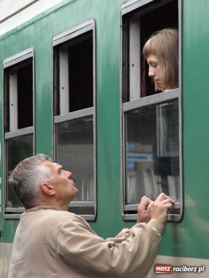 Zdjęcie w galerii na portalu naszraciborz.pl: Wyjechał pierwszy turnus do Pleśnej wiadomości z regionu