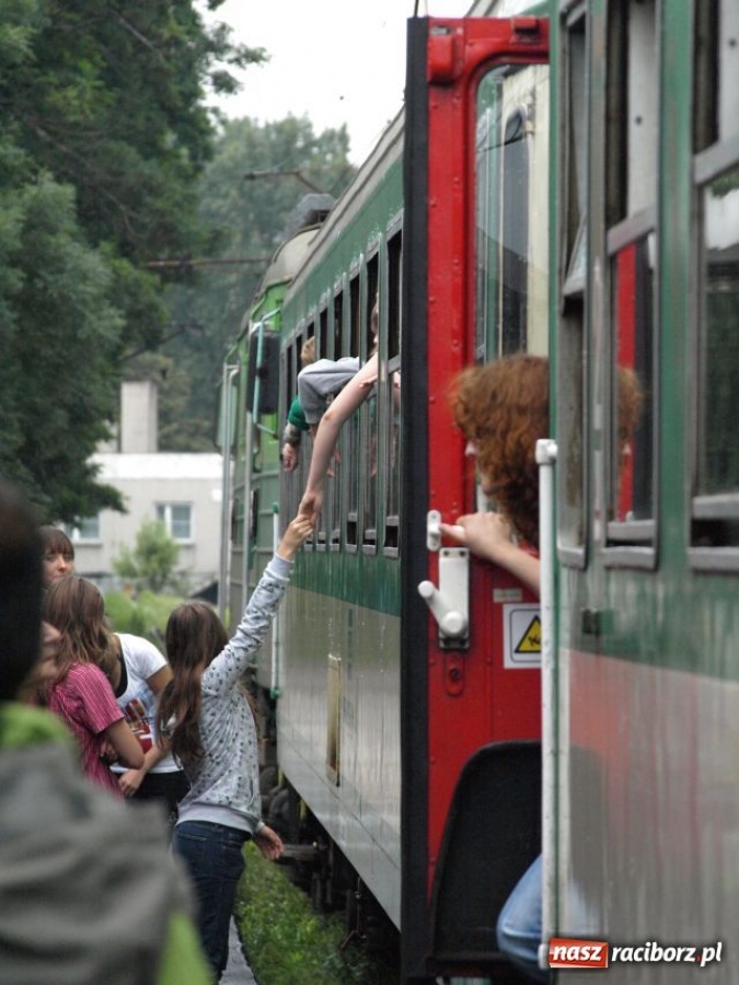 Zdjęcie w galerii na portalu naszraciborz.pl: Wyjechał pierwszy turnus do Pleśnej wiadomości z regionu