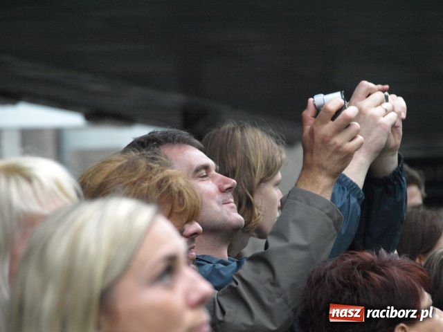 Zdjęcie w galerii na portalu naszraciborz.pl: Wyjechał pierwszy turnus do Pleśnej wiadomości z regionu