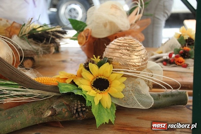 Zdjęcie w galerii na portalu naszraciborz.pl: Harnaś w koloratce i jego weseli parafianie, czyli wojnowickie dożynki 2014 wiadomości z regionu