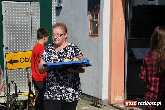 Zdjęcie w galerii na portalu naszraciborz.pl: Harnaś w koloratce i jego weseli parafianie, czyli wojnowickie dożynki 2014 wiadomości z regionu