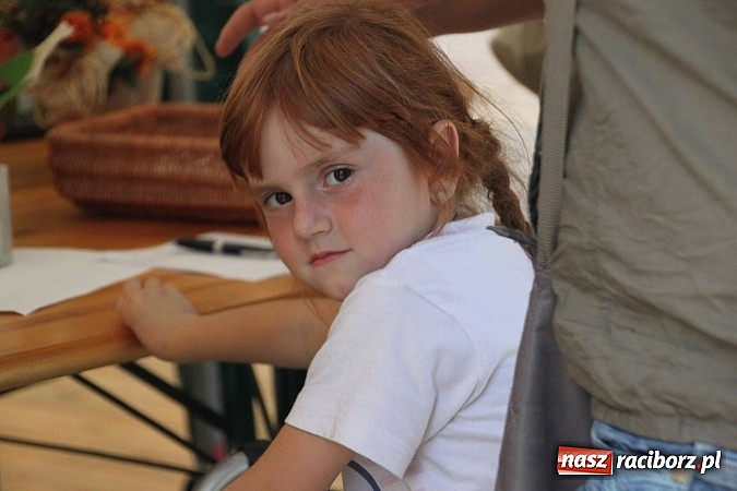 Zdjęcie w galerii na portalu naszraciborz.pl: Harnaś w koloratce i jego weseli parafianie, czyli wojnowickie dożynki 2014 wiadomości z regionu