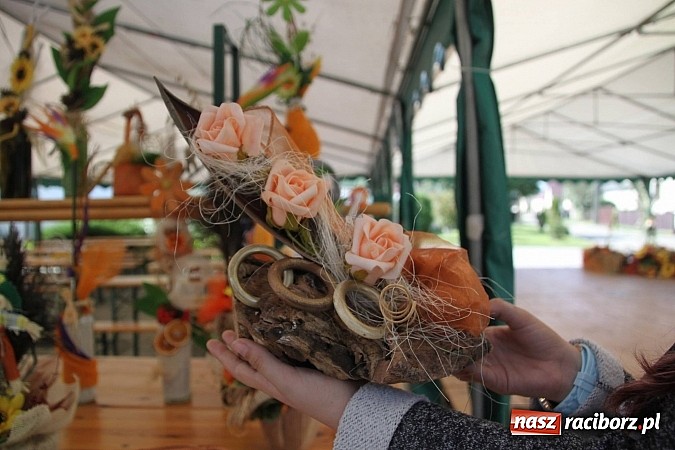 Zdjęcie w galerii na portalu naszraciborz.pl: Harnaś w koloratce i jego weseli parafianie, czyli wojnowickie dożynki 2014 wiadomości z regionu