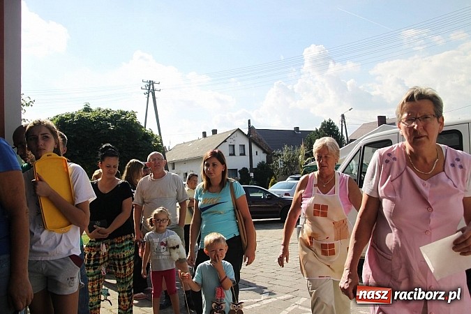 Zdjęcie w galerii na portalu naszraciborz.pl: Harnaś w koloratce i jego weseli parafianie, czyli wojnowickie dożynki 2014 wiadomości z regionu