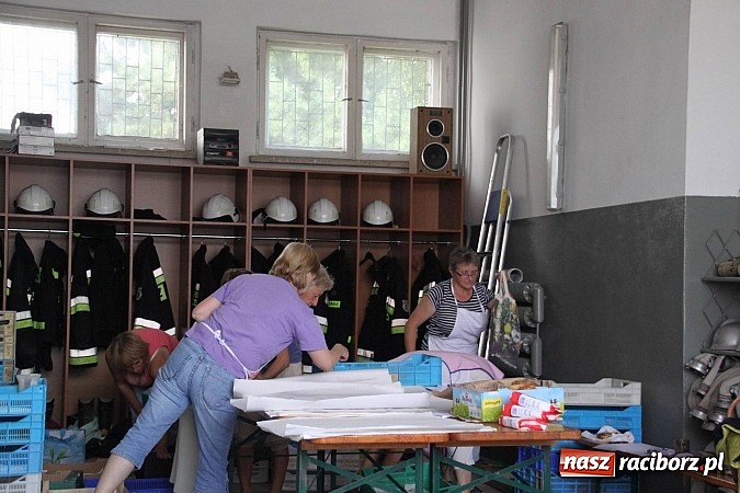 Zdjęcie w galerii na portalu naszraciborz.pl: Harnaś w koloratce i jego weseli parafianie, czyli wojnowickie dożynki 2014 wiadomości z regionu