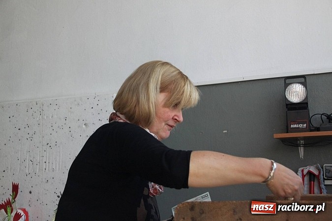 Zdjęcie w galerii na portalu naszraciborz.pl: Harnaś w koloratce i jego weseli parafianie, czyli wojnowickie dożynki 2014 wiadomości z regionu