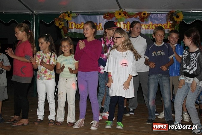 Zdjęcie w galerii na portalu naszraciborz.pl: Harnaś w koloratce i jego weseli parafianie, czyli wojnowickie dożynki 2014 wiadomości z regionu