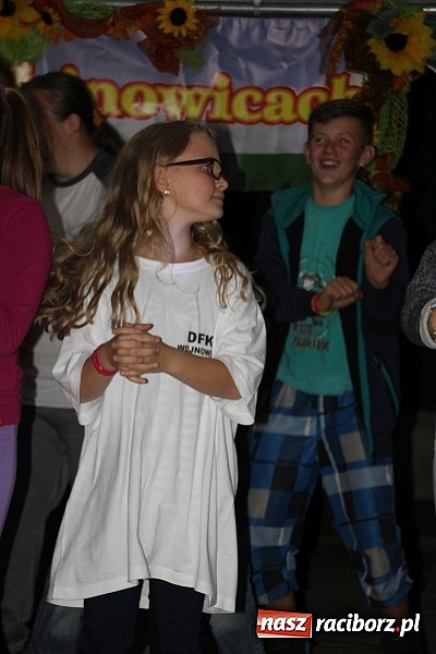 Zdjęcie w galerii na portalu naszraciborz.pl: Harnaś w koloratce i jego weseli parafianie, czyli wojnowickie dożynki 2014 wiadomości z regionu