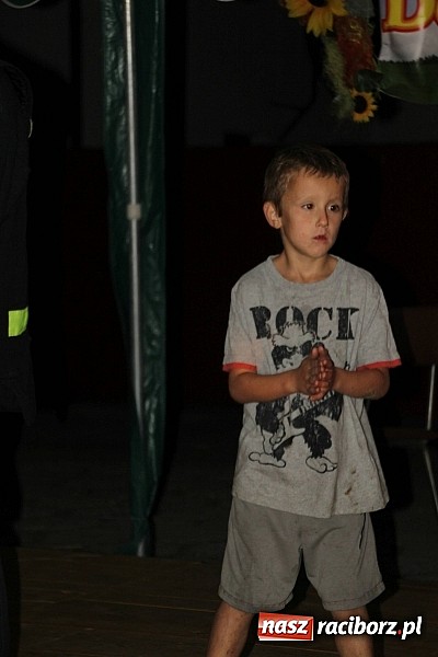 Zdjęcie w galerii na portalu naszraciborz.pl: Harnaś w koloratce i jego weseli parafianie, czyli wojnowickie dożynki 2014 wiadomości z regionu