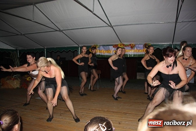 Zdjęcie w galerii na portalu naszraciborz.pl: Harnaś w koloratce i jego weseli parafianie, czyli wojnowickie dożynki 2014 wiadomości z regionu