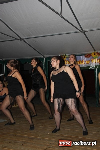 Zdjęcie w galerii na portalu naszraciborz.pl: Harnaś w koloratce i jego weseli parafianie, czyli wojnowickie dożynki 2014 wiadomości z regionu