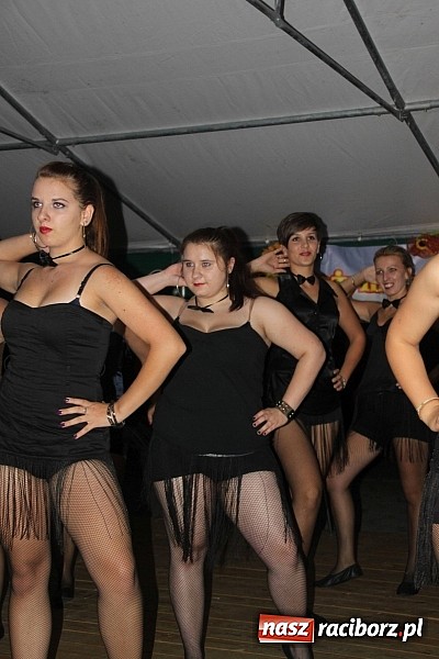 Zdjęcie w galerii na portalu naszraciborz.pl: Harnaś w koloratce i jego weseli parafianie, czyli wojnowickie dożynki 2014 wiadomości z regionu